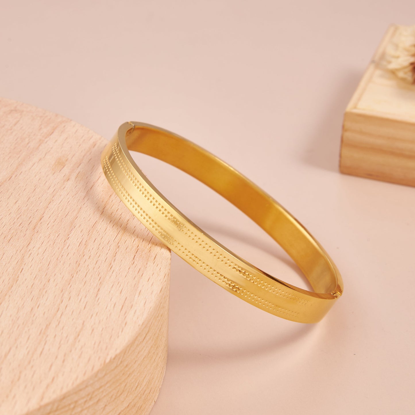 Elegant Dotted-Line Bracelet For Men ( 7 Inch )